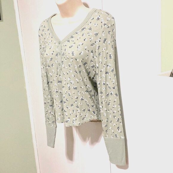 HIPPIE ROSE Juniors' Long-Sleeve Henley Floral T-Shirt Green Medium - Picture 3 of 13